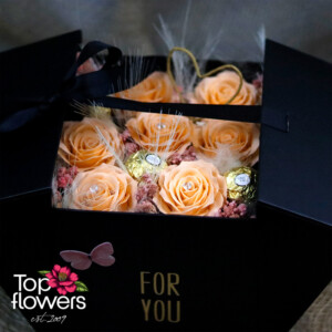 Луксозна нежност | Сапунени рози в кутия Елегантна подаръчна кутия с цветя и шоколадови бонбони