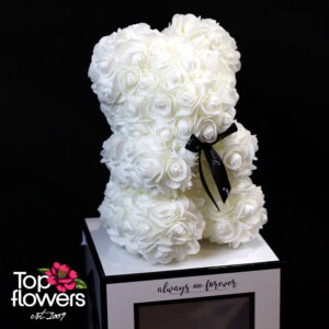Мече от изкуствени рози в кутия | Бяло Декоративно мече от бели рози със сатенена панделка