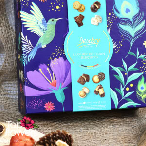 Луксозна кутия бисквити Desobry подходяща за подарък с цветя