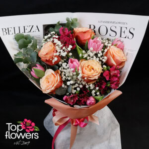 Нежно докосване | Аранжировка Стилна аранжировка с цветя и елегантна опаковка