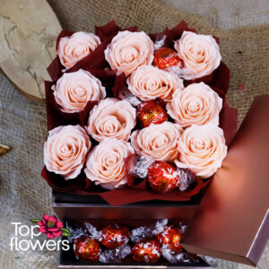 Сапунени рози в луксозна кутия с Lindor бонбони от магазин за цветя