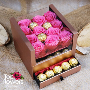 Сладък разкош | Сапунени рози в кутия Сапунени рози с Ferrero Rocher в луксозна кутия от магазин за цветя