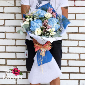Декоративна опаковка и панделка на букет Аура от магазин за цветя Top Flowers