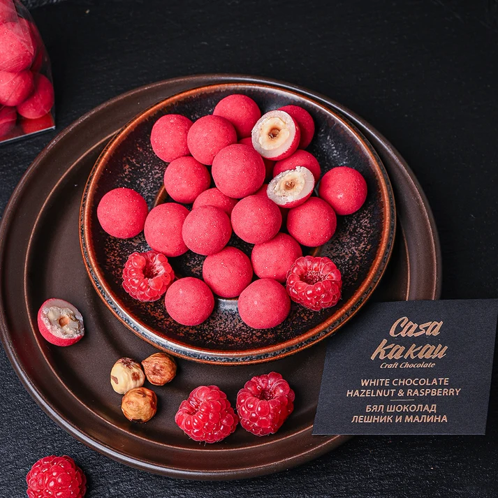 Chocolate Dragees – Hazelnut and Raspberry | Casa Kakau 100 g