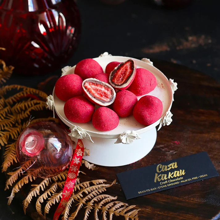Chocolate Dragees – Strawberries in Double Chocolate | Casa Kakau 100 g